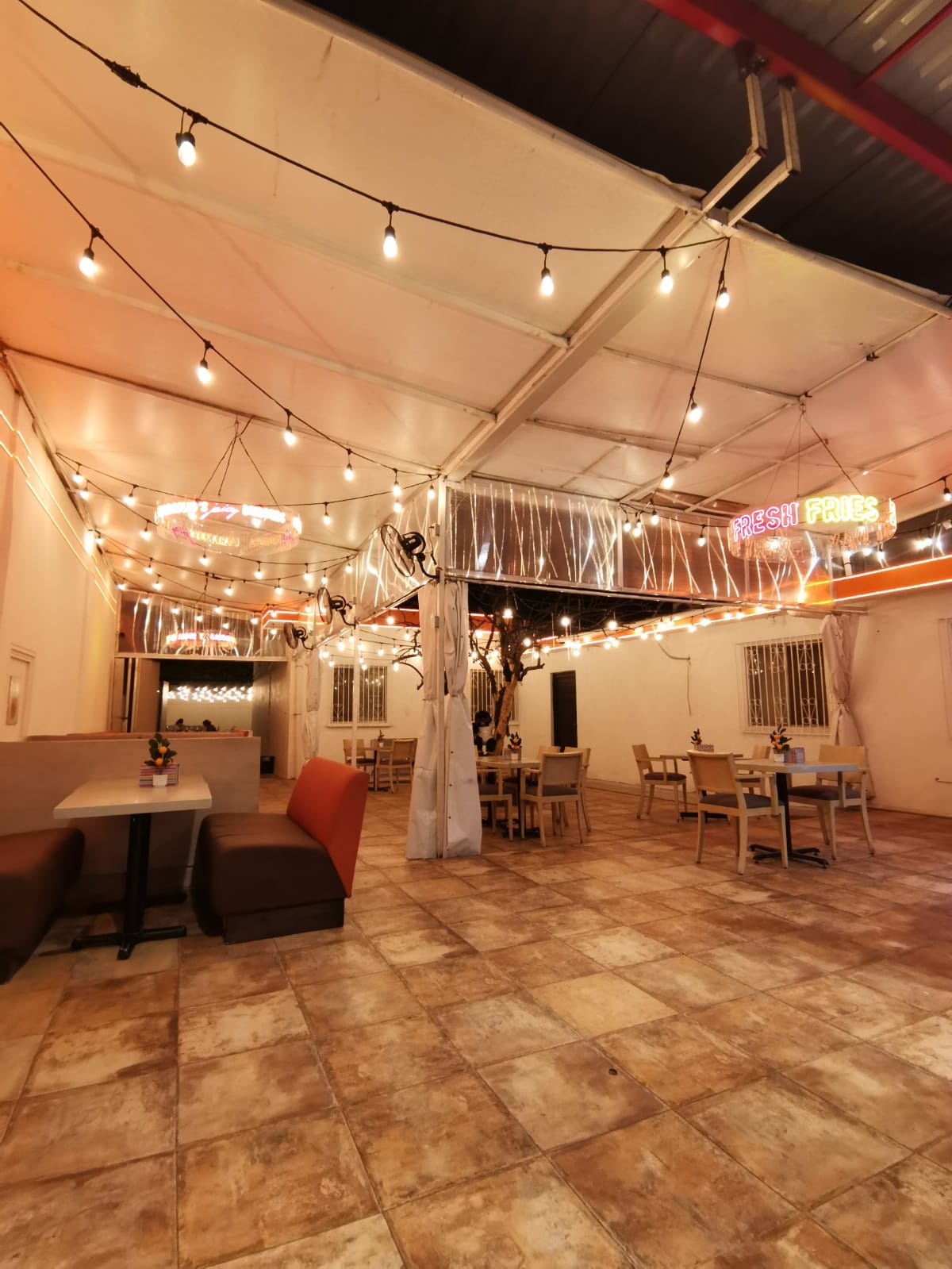 Naranjo’s Juicy Burgers image 1