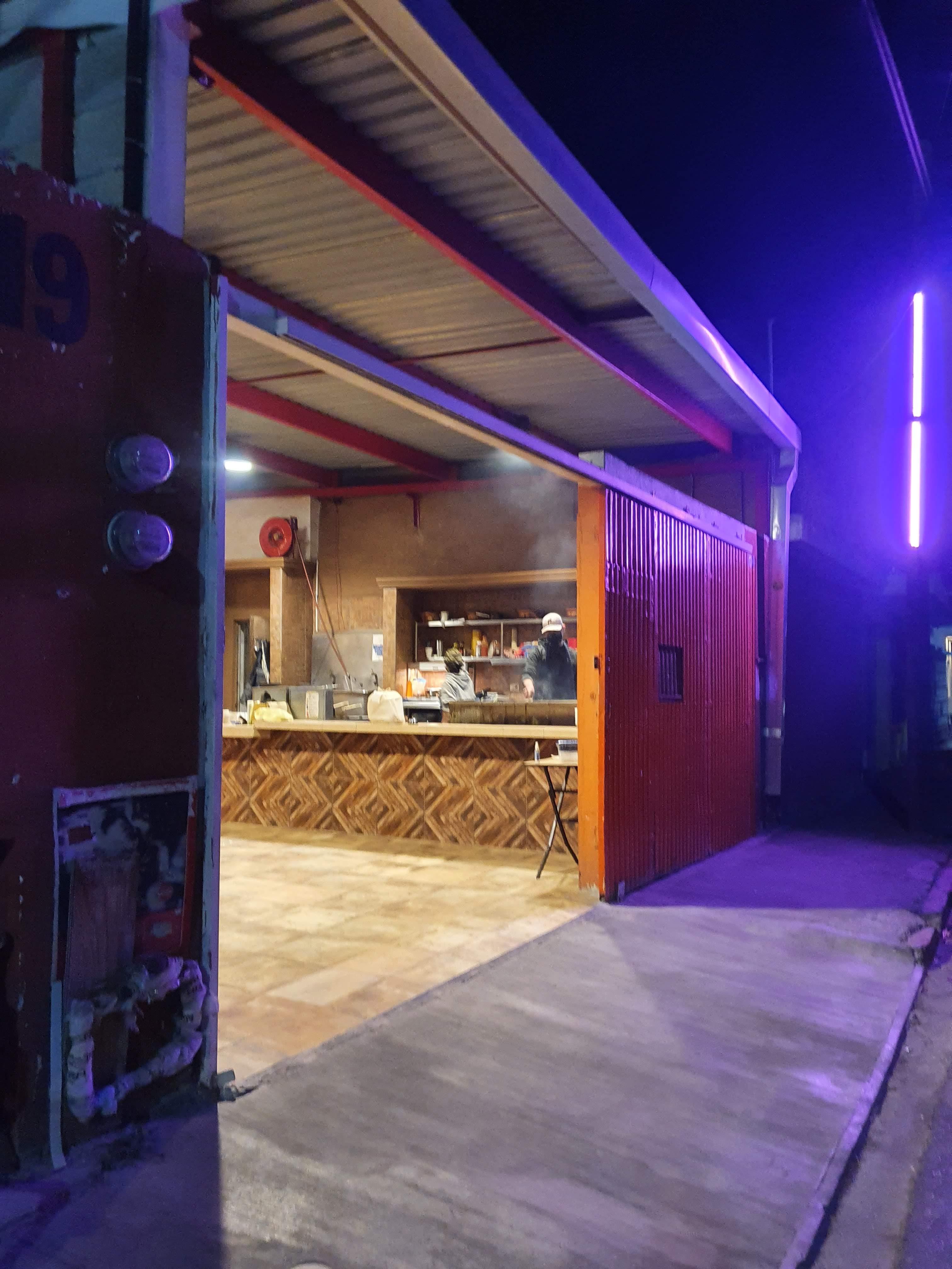 Naranjo’s Juicy Burgers image 4