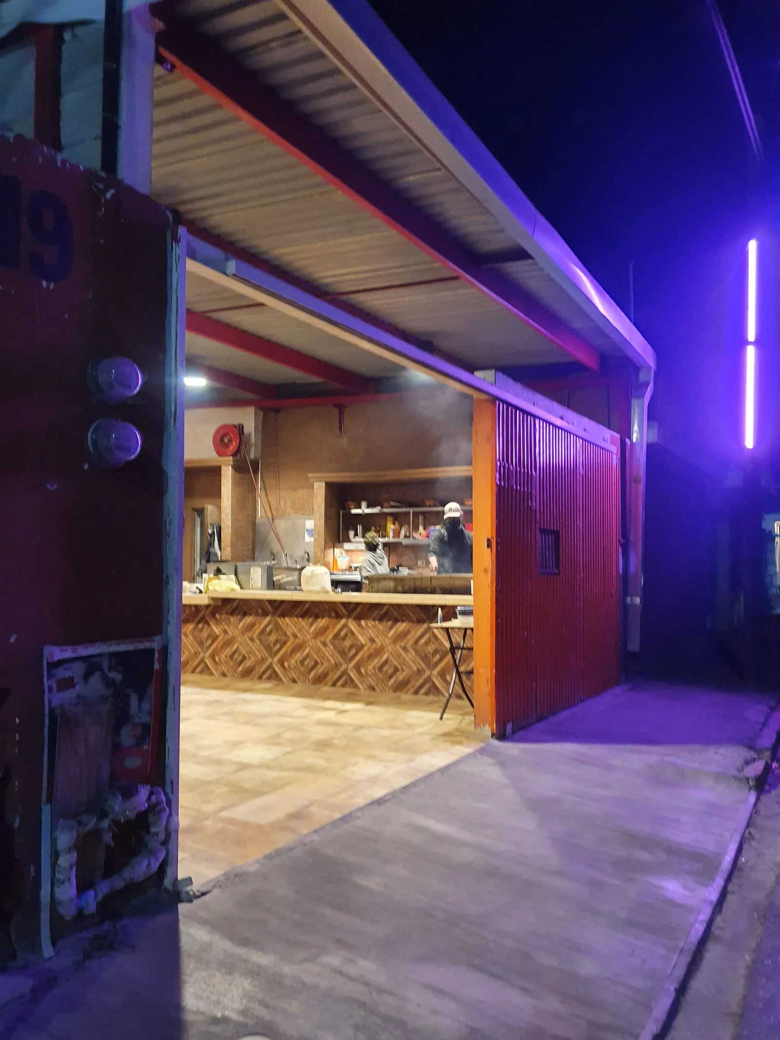 Naranjo’s Juicy Burgers image 4