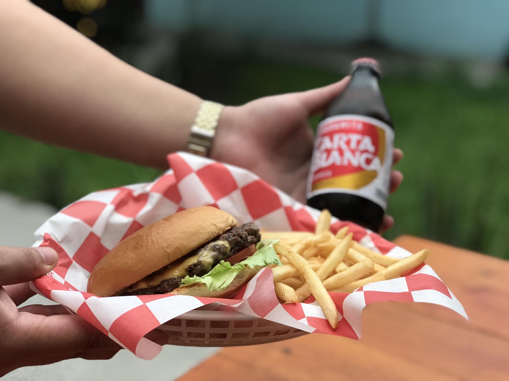 Naranjo’s Juicy Burgers image 8