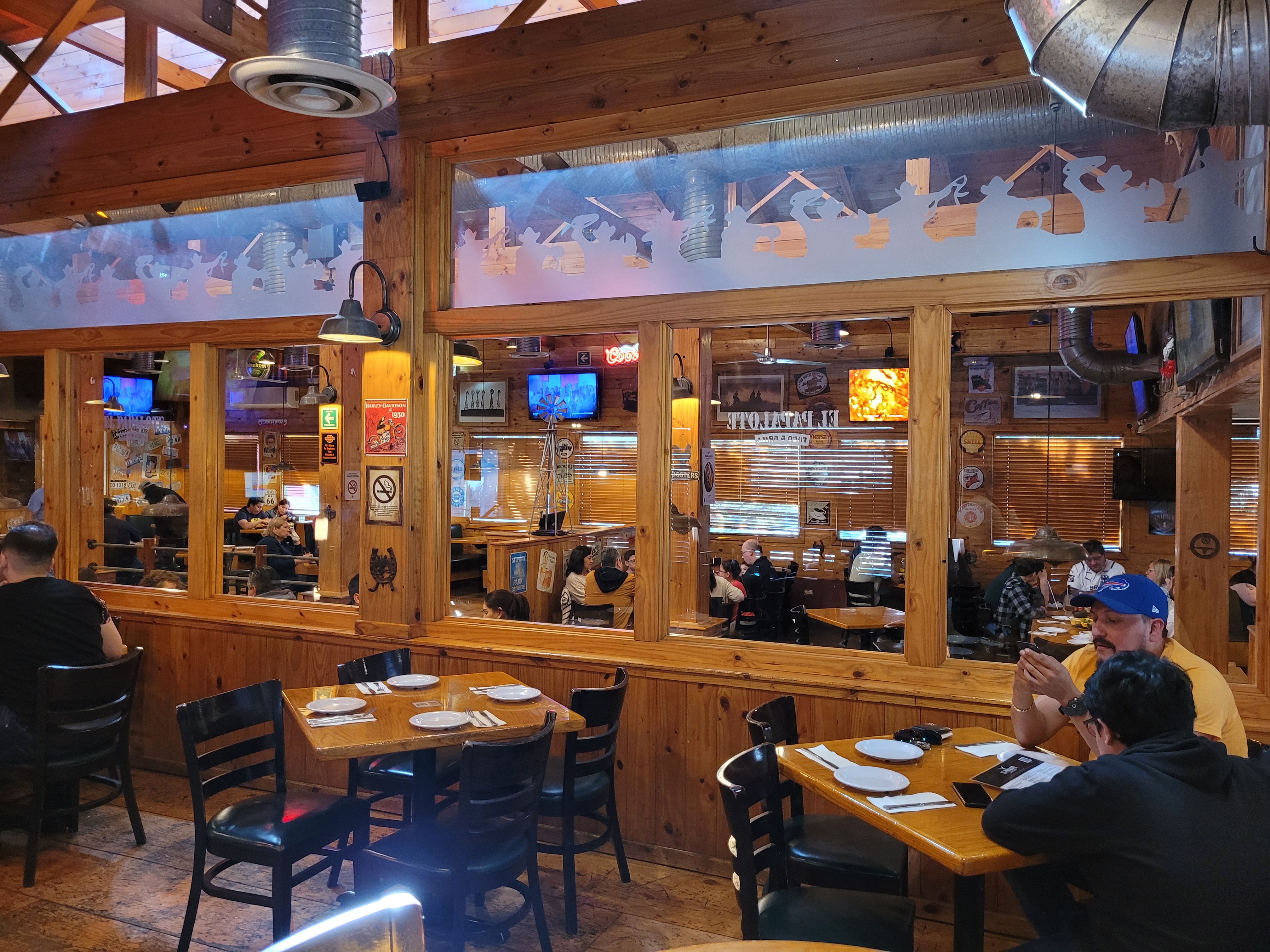 El Papalote Taco & Grill Linda Vista image 6