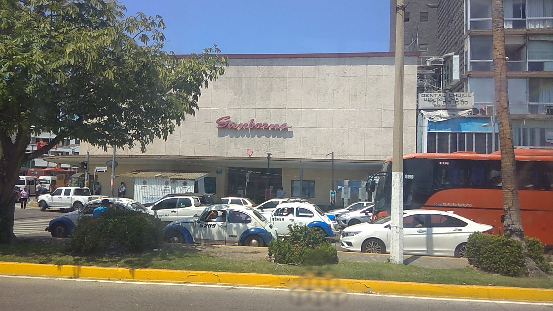 Sanborns Acapulco | Restaurante, Tienda y Farmacia image 1