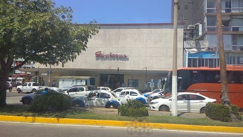 Sanborns Acapulco | Restaurante, Tienda y Farmacia image 1