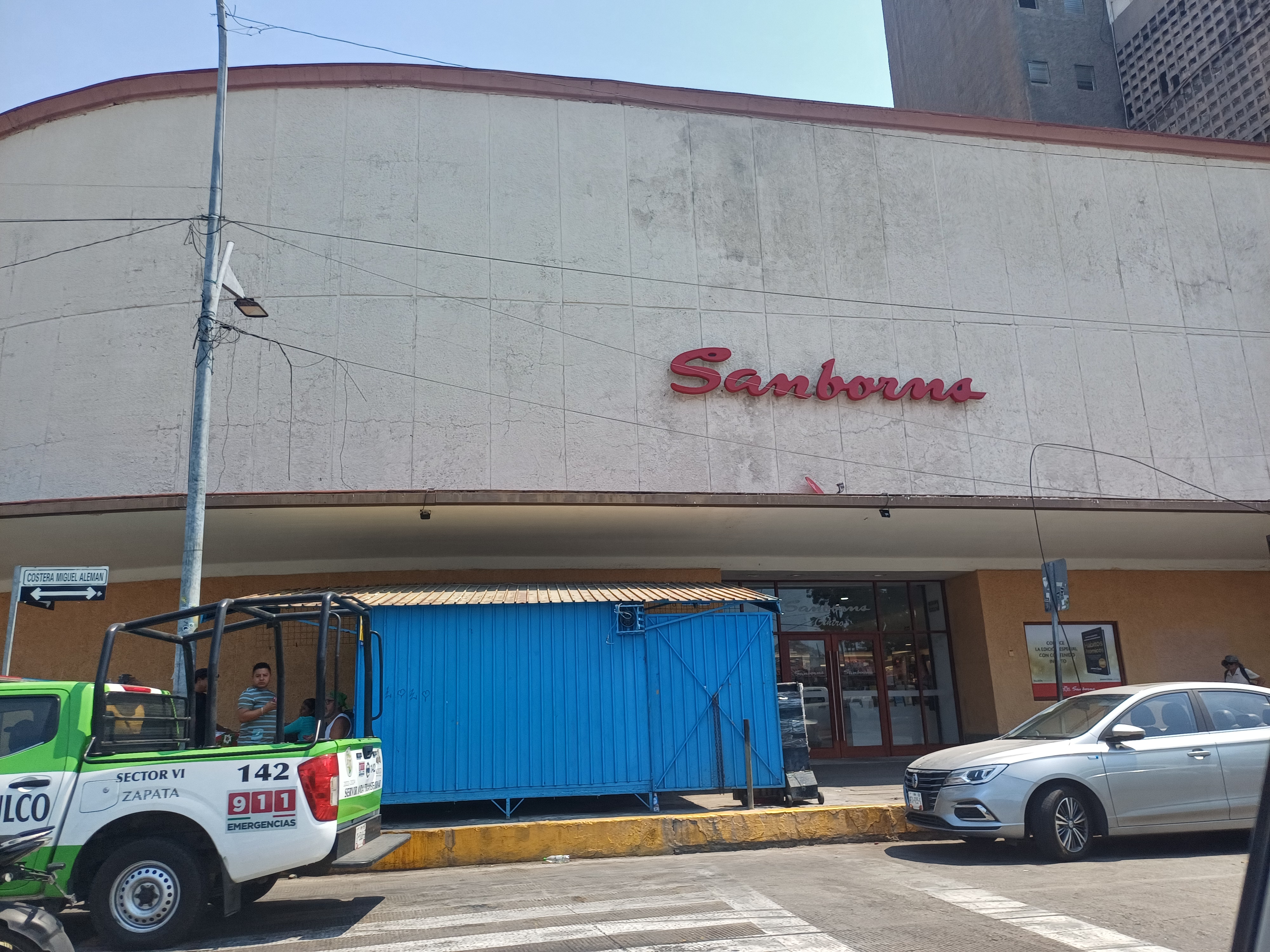 Sanborns Acapulco | Restaurante, Tienda y Farmacia image 4