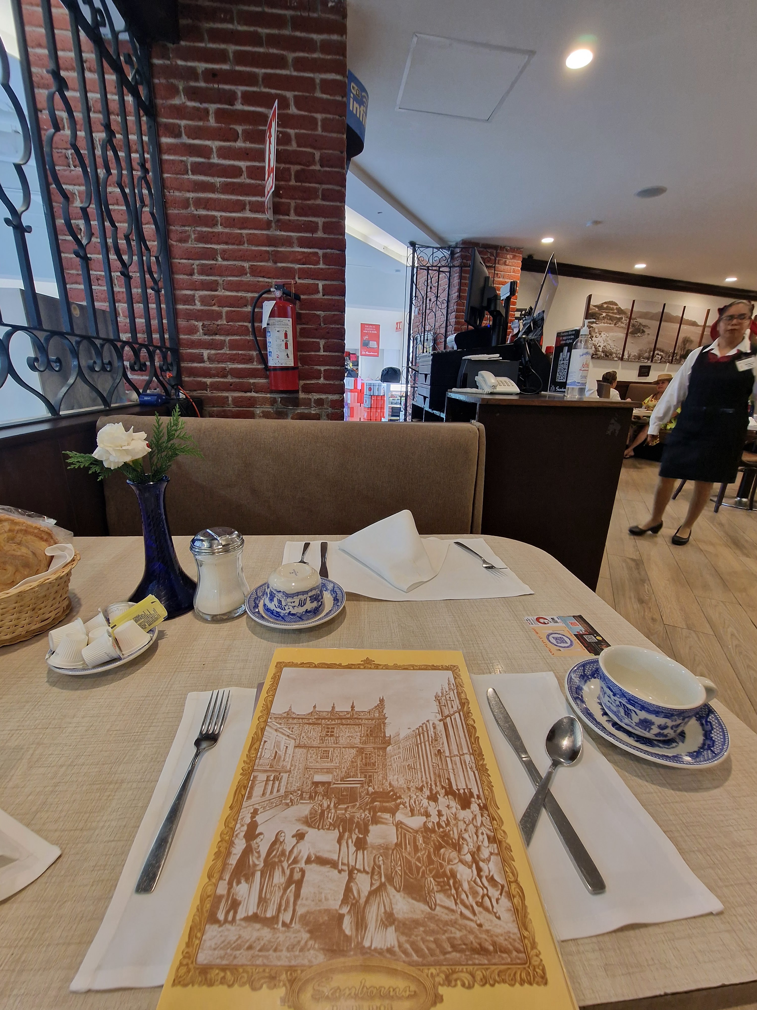 Sanborns Acapulco | Restaurante, Tienda y Farmacia image 5