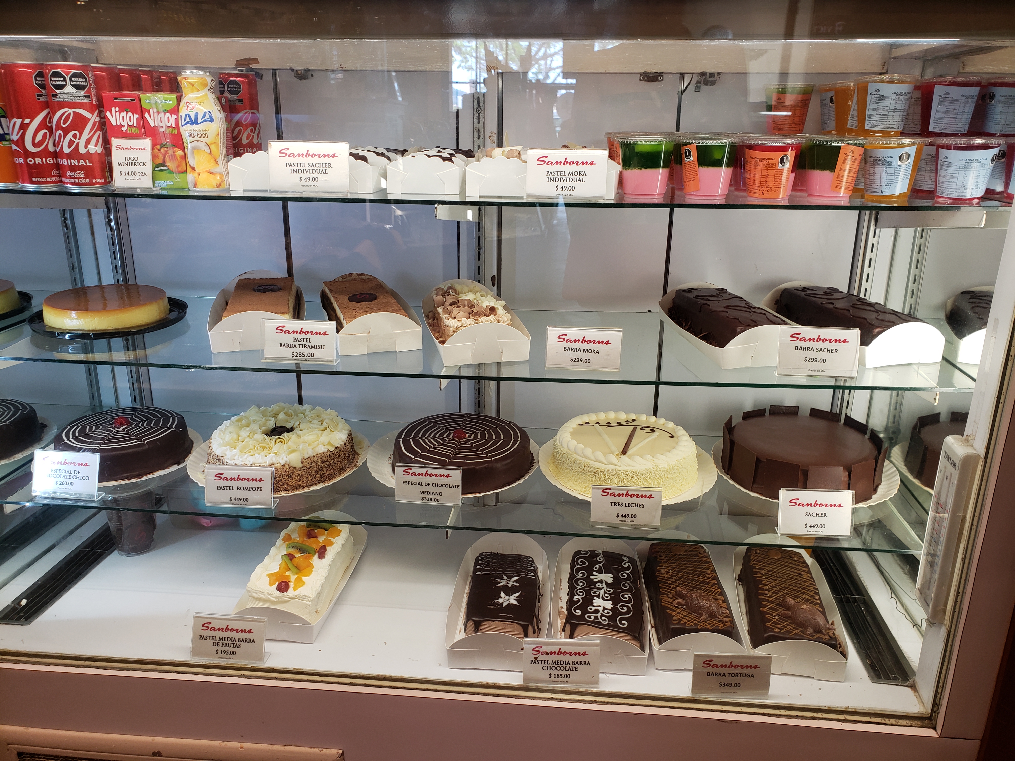 Sanborns Acapulco | Restaurante, Tienda y Farmacia image 7