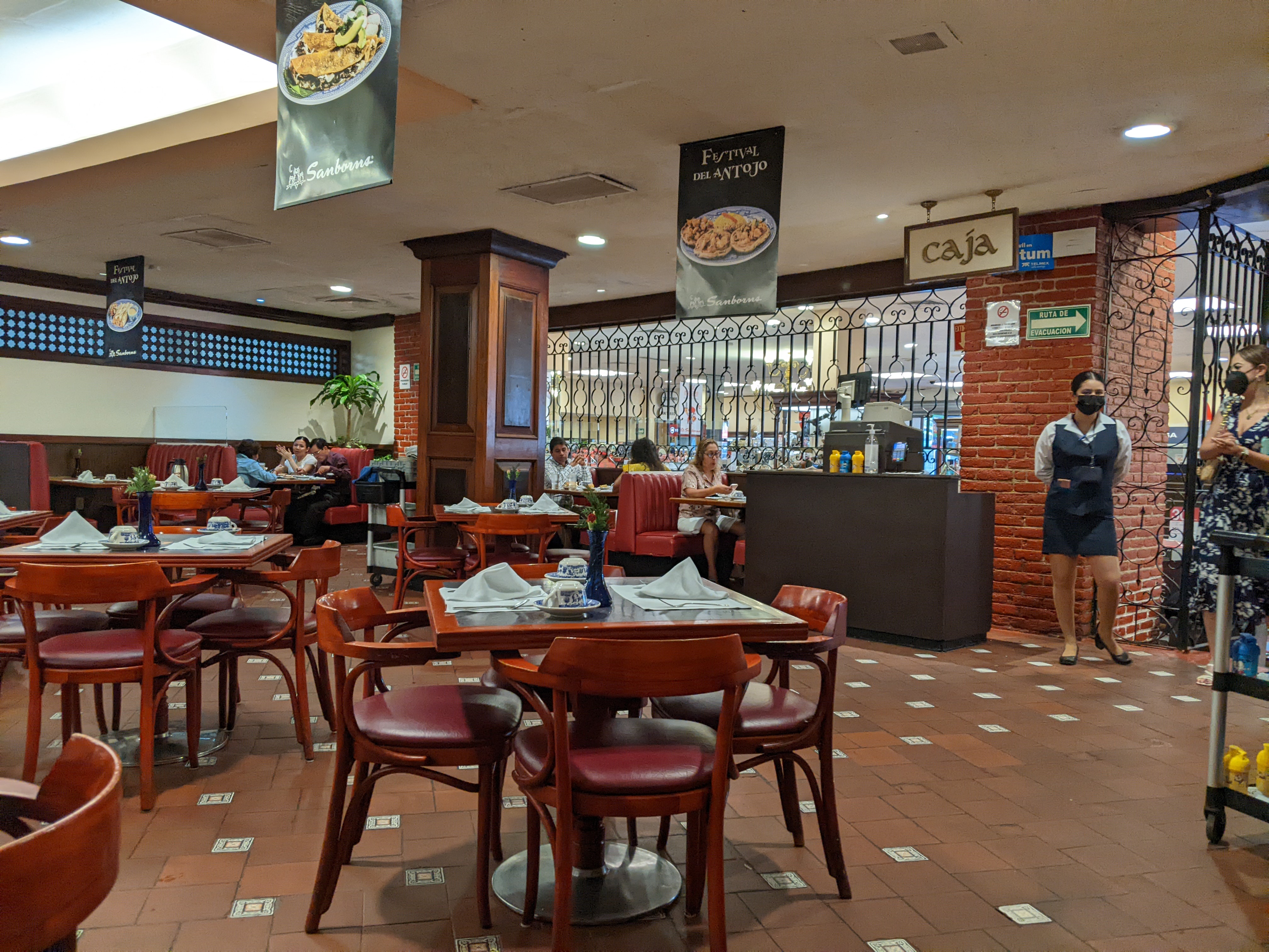 Sanborns Acapulco | Restaurante, Tienda y Farmacia image 10