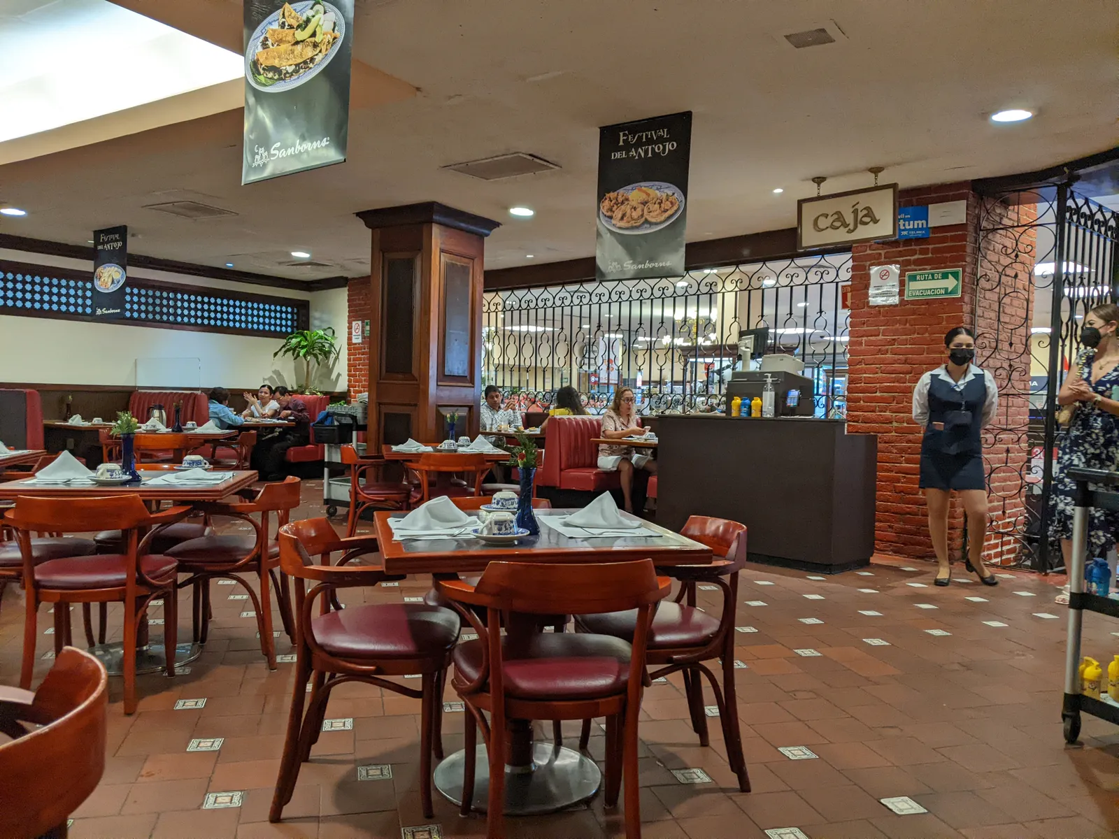 Sanborns Acapulco | Restaurante, Tienda y Farmacia image 10