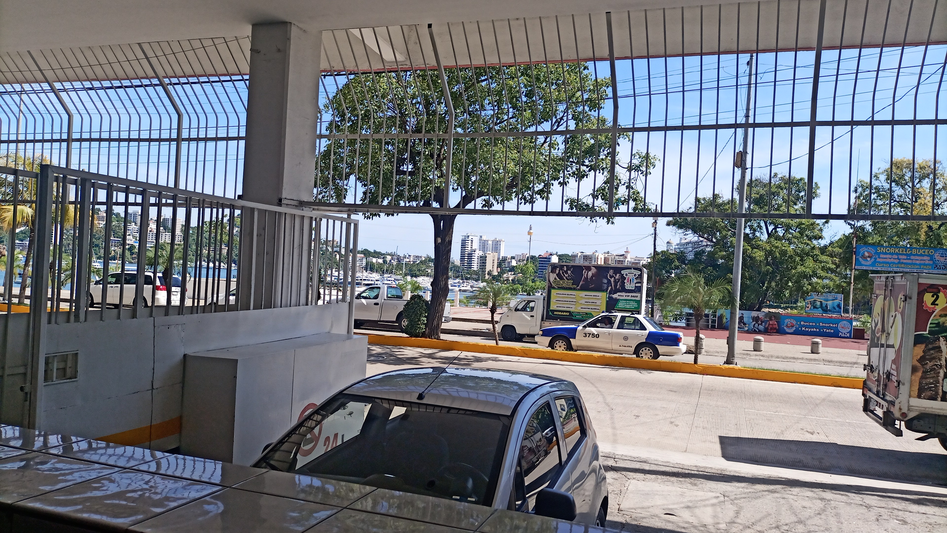 Pollo Felíz Acapulco image 6