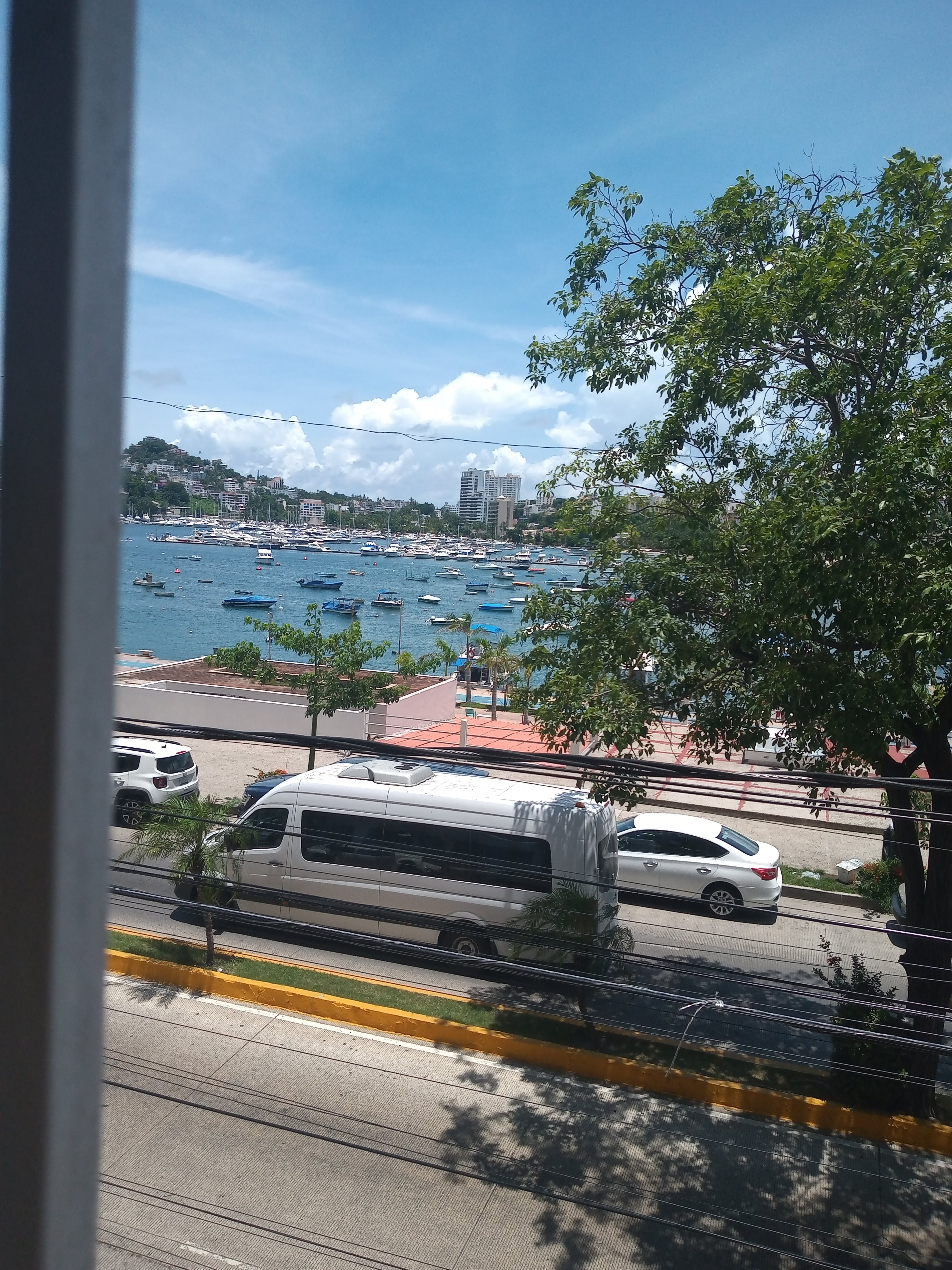 Pollo Felíz Acapulco image 8