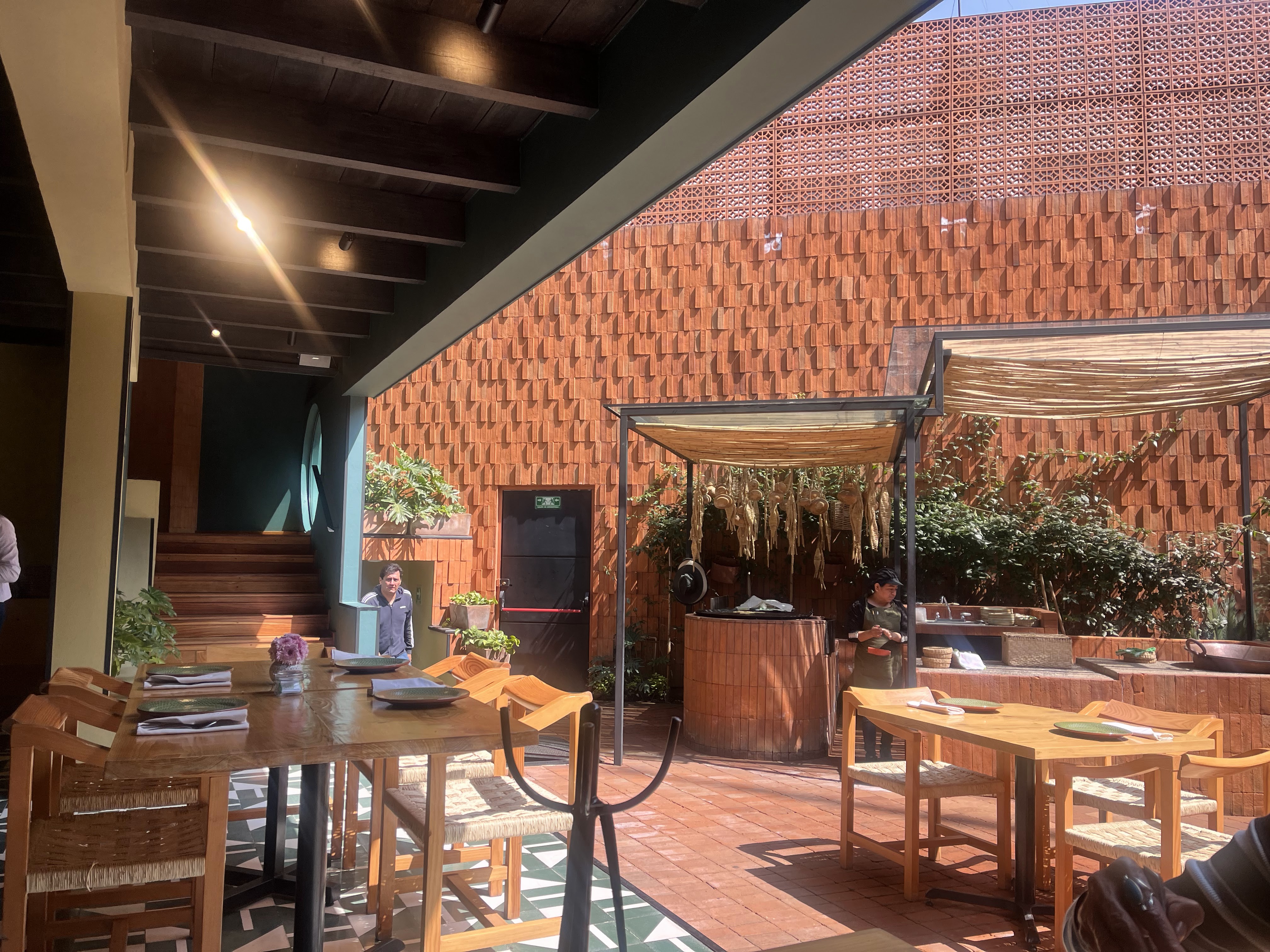 Pariente Restaurante image 1