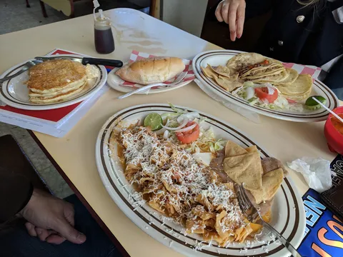 El Buen Gusto Restaurant image 6