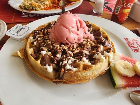 La Casa del Waffle Río Nilo image 6