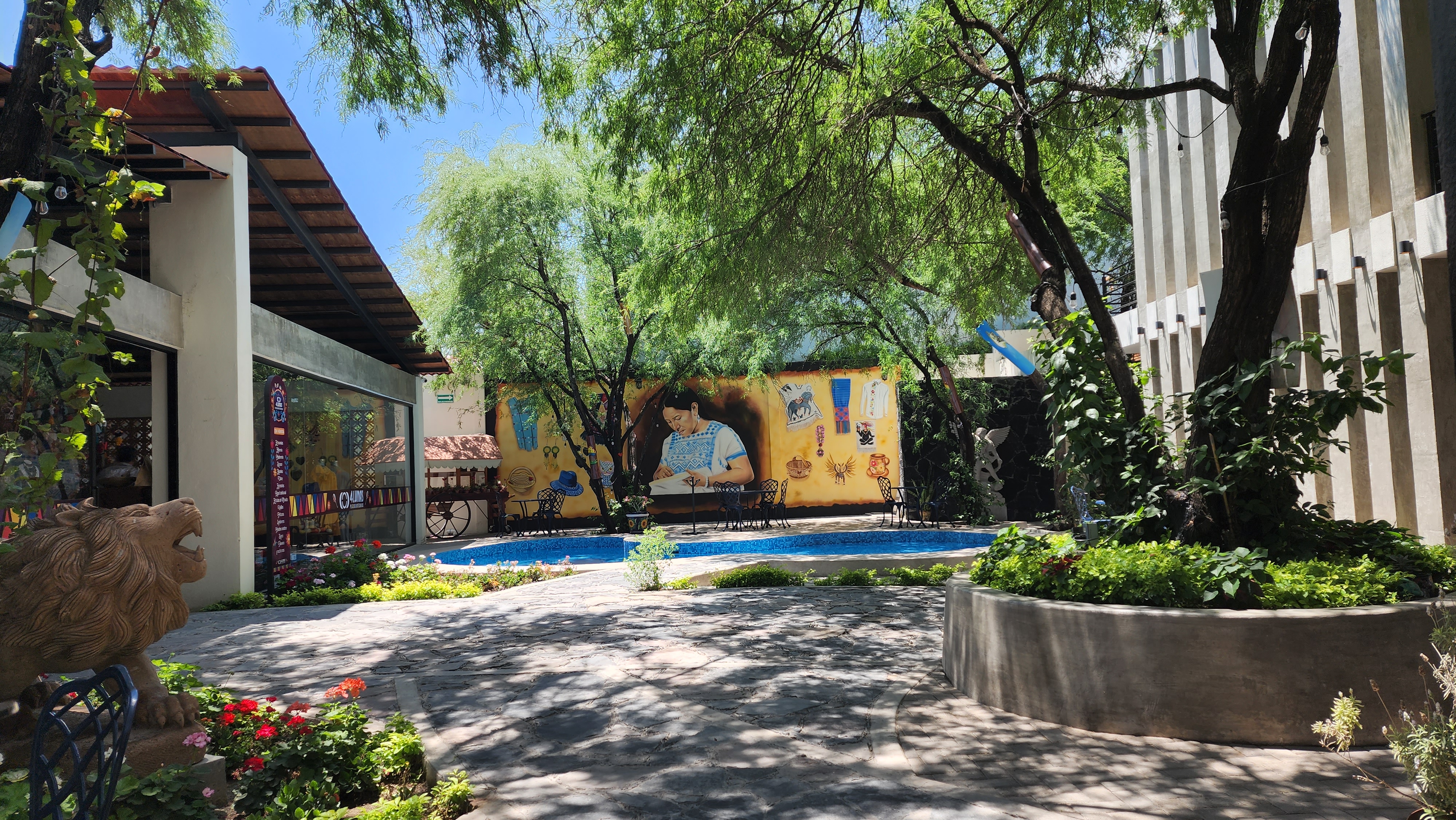 4 Lunas Plaza de Artesanias image 3