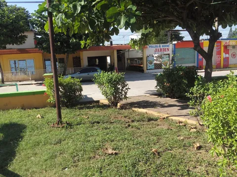 Pollos Jardin image 2