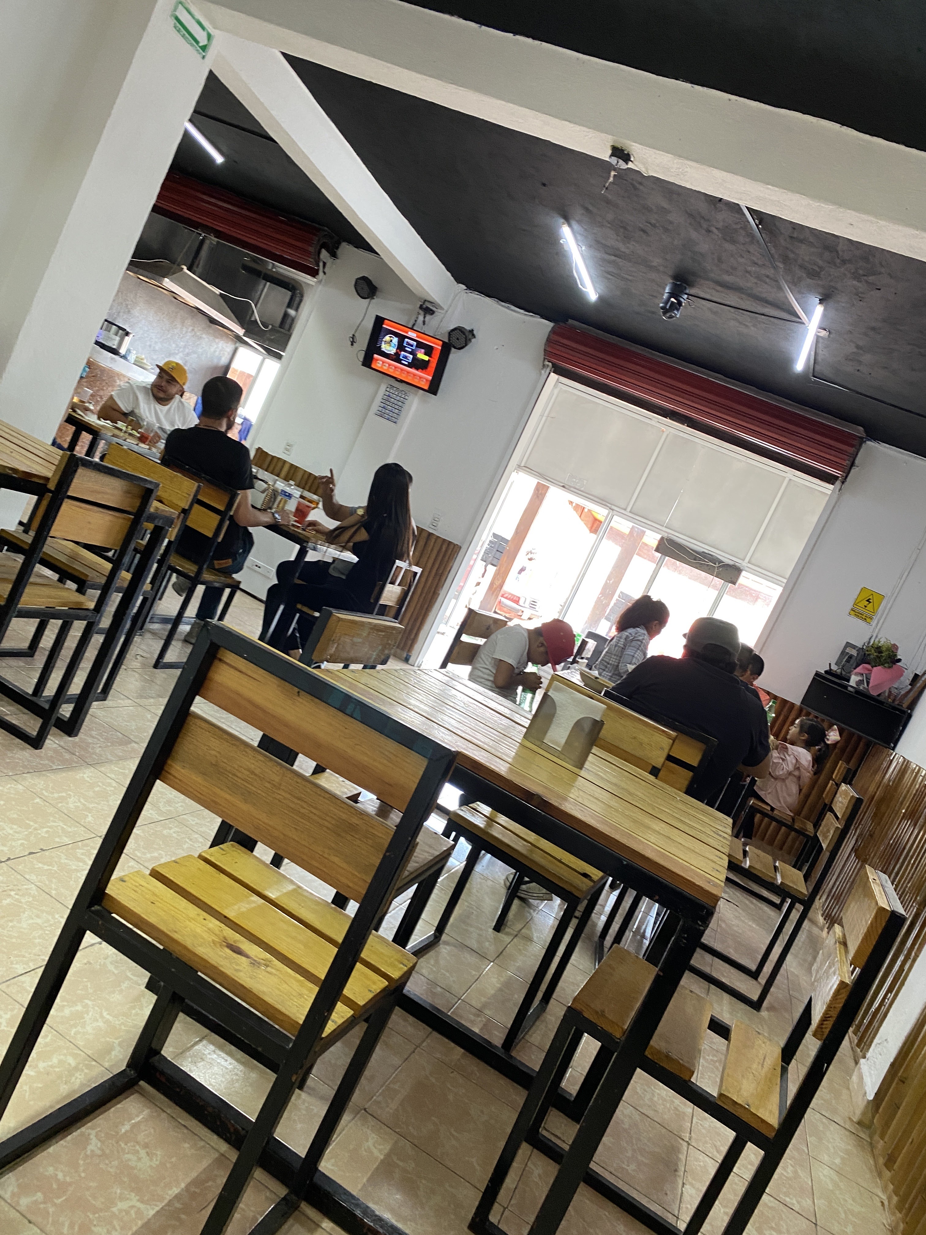 Cruderia Los Agaves y Magic Drinks image 1