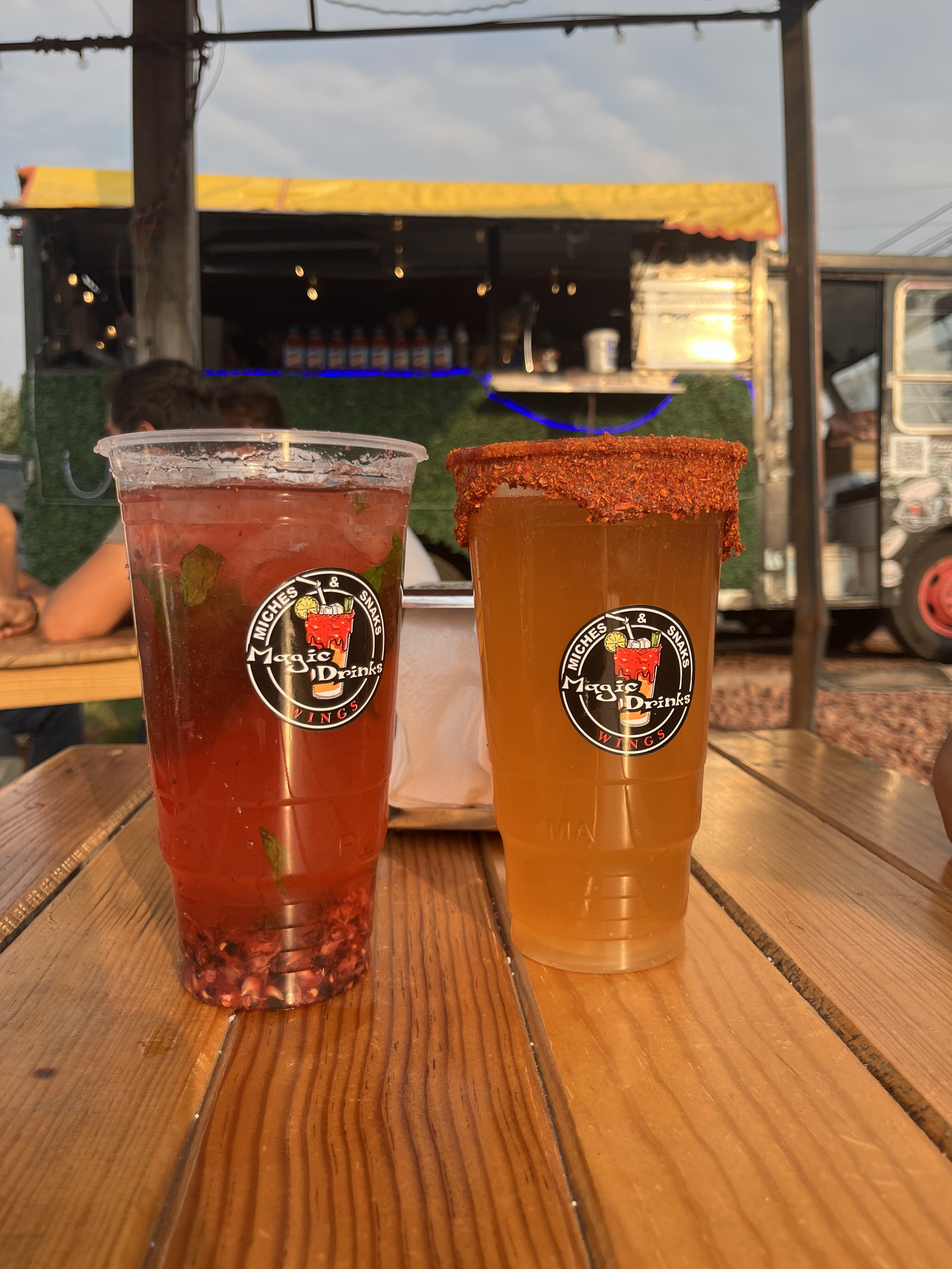 Cruderia Los Agaves y Magic Drinks image 3