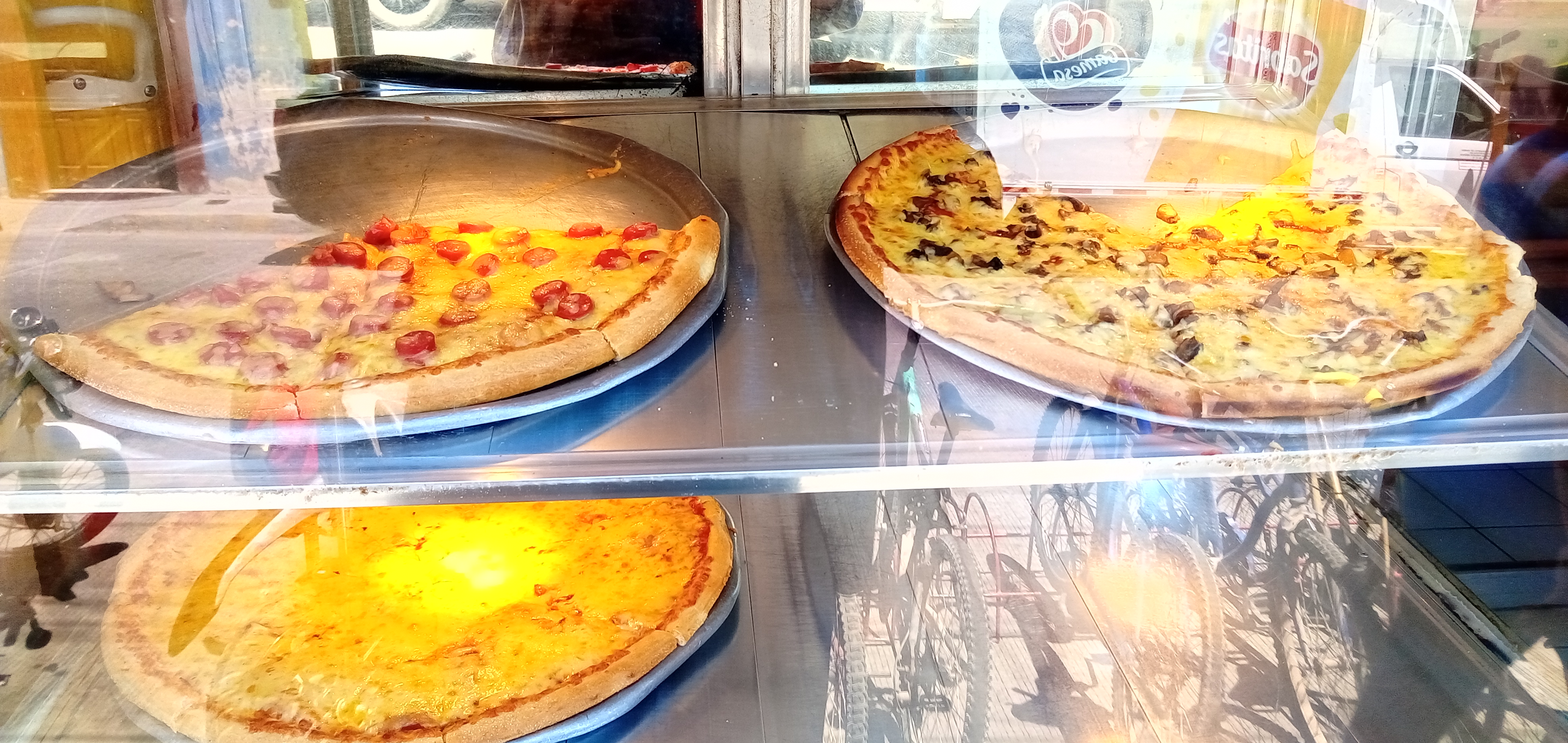 Rin Rin Pizzas image 6