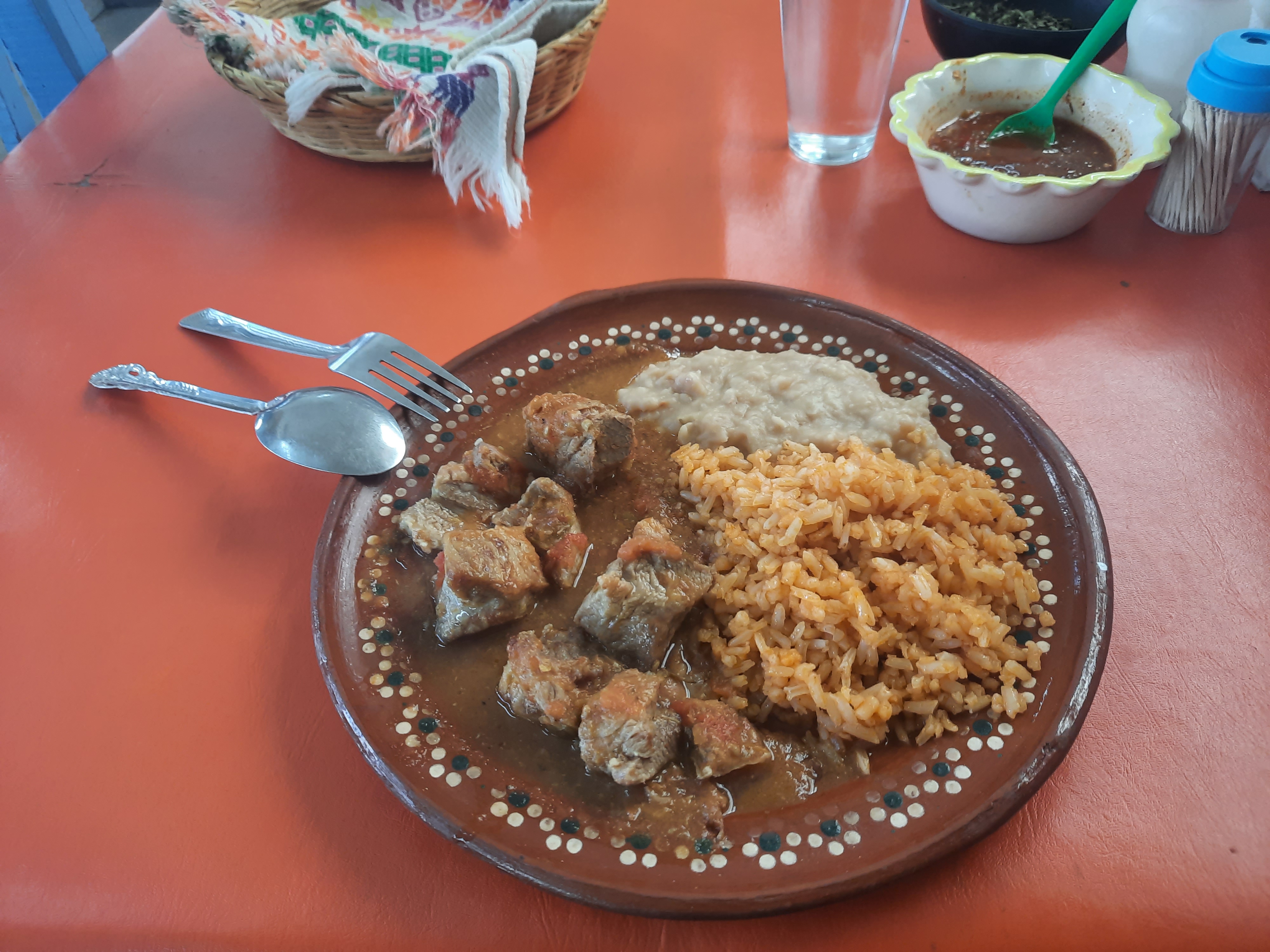 Menuderia y Mariscos RUTH image 1