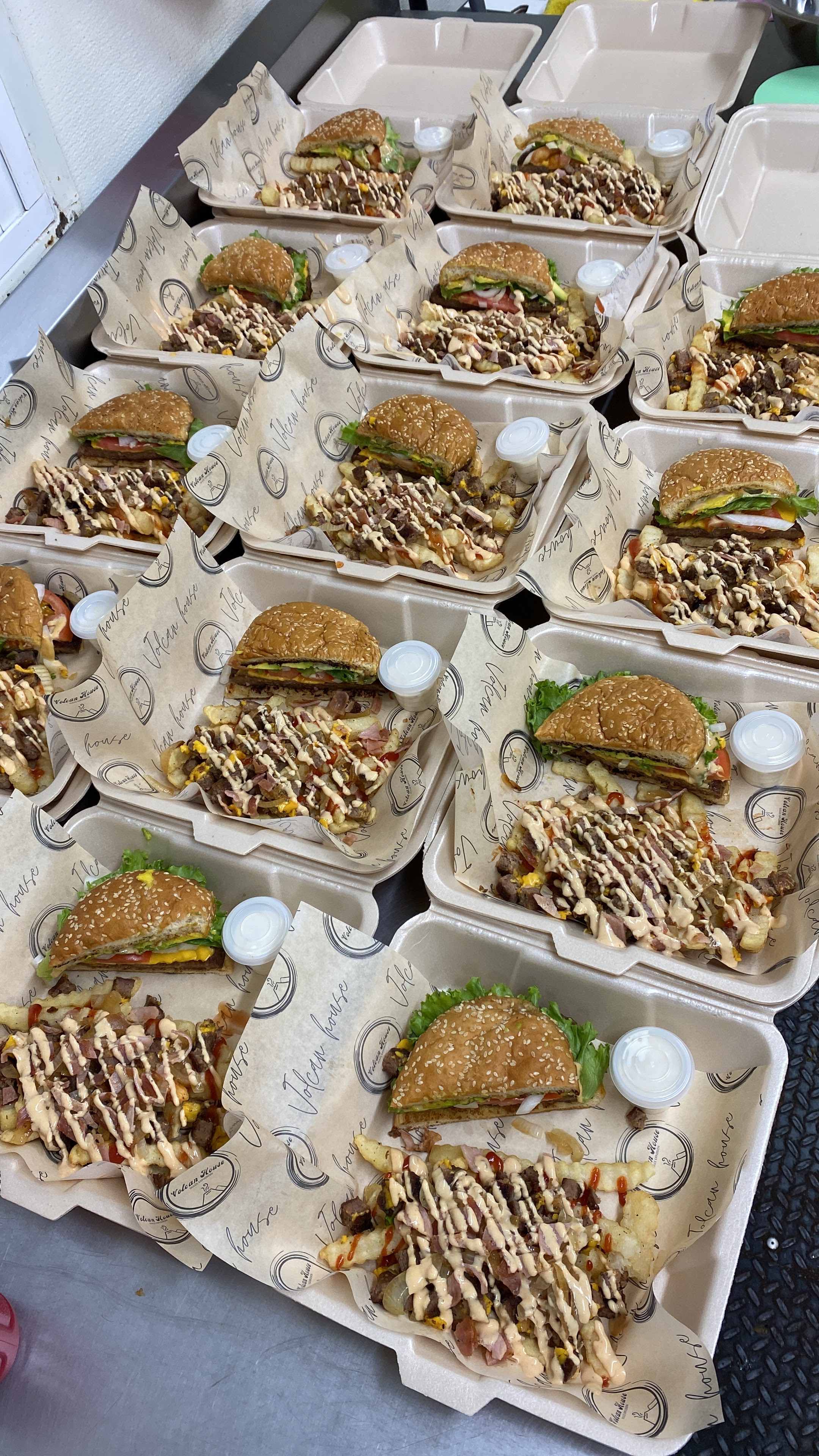 Volcán House Restaurant image 2