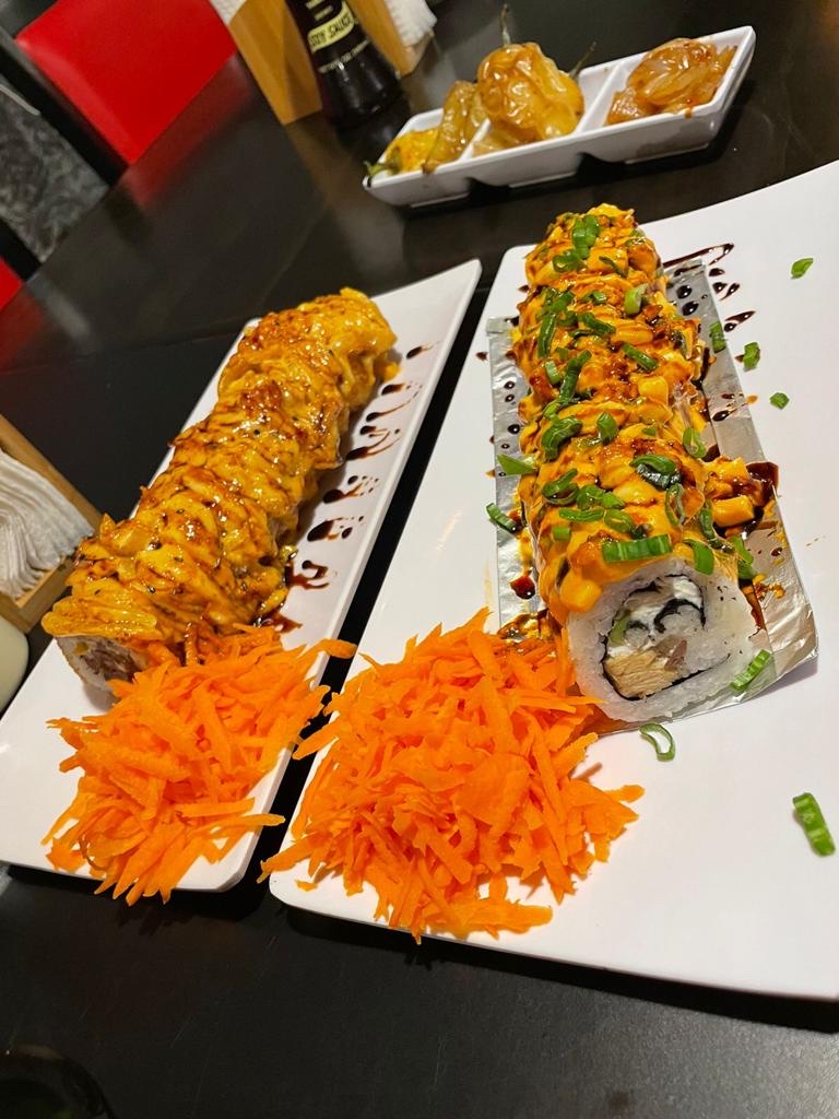 Maki sushi Roll and wings image 1