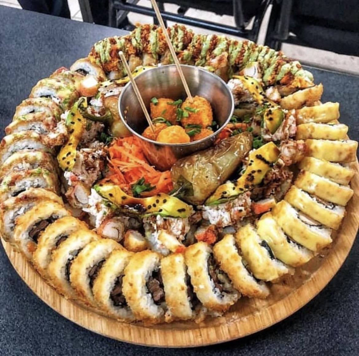 Maki sushi Roll and wings image 2