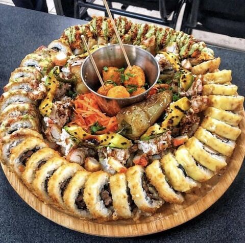 Maki sushi Roll and wings image 2
