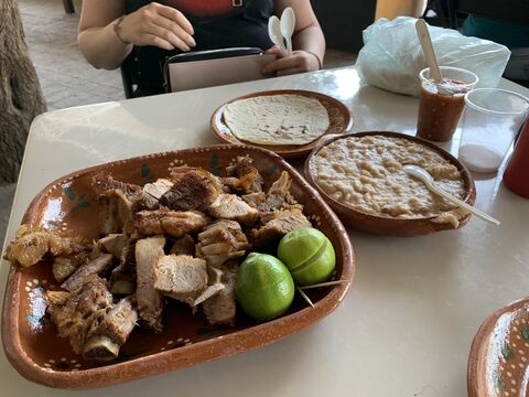Carnitas Y Tacos image 1