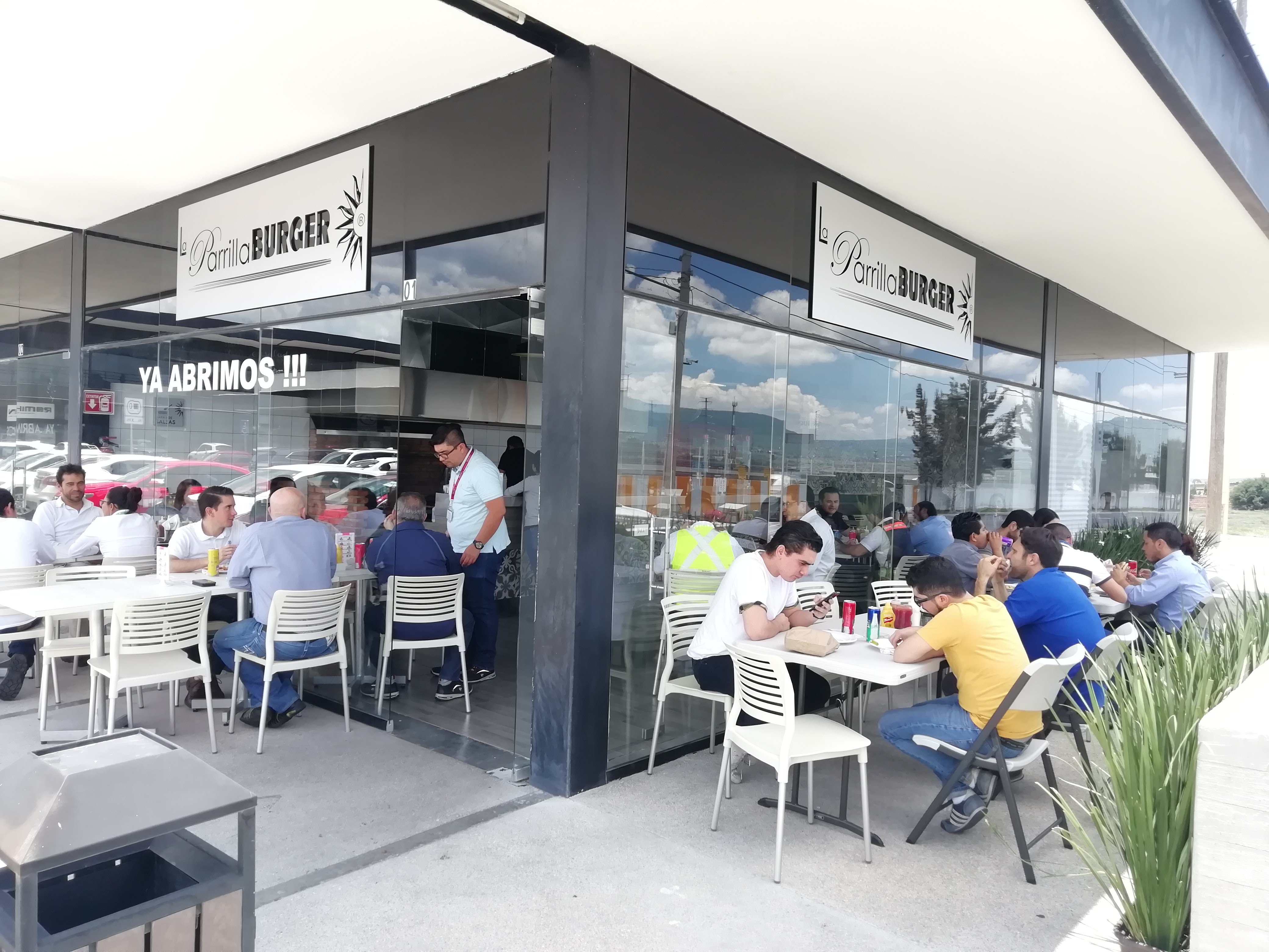 La Parrilla Burger de Querétaro image 1