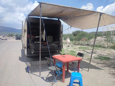 Pollos la cabaña image 1