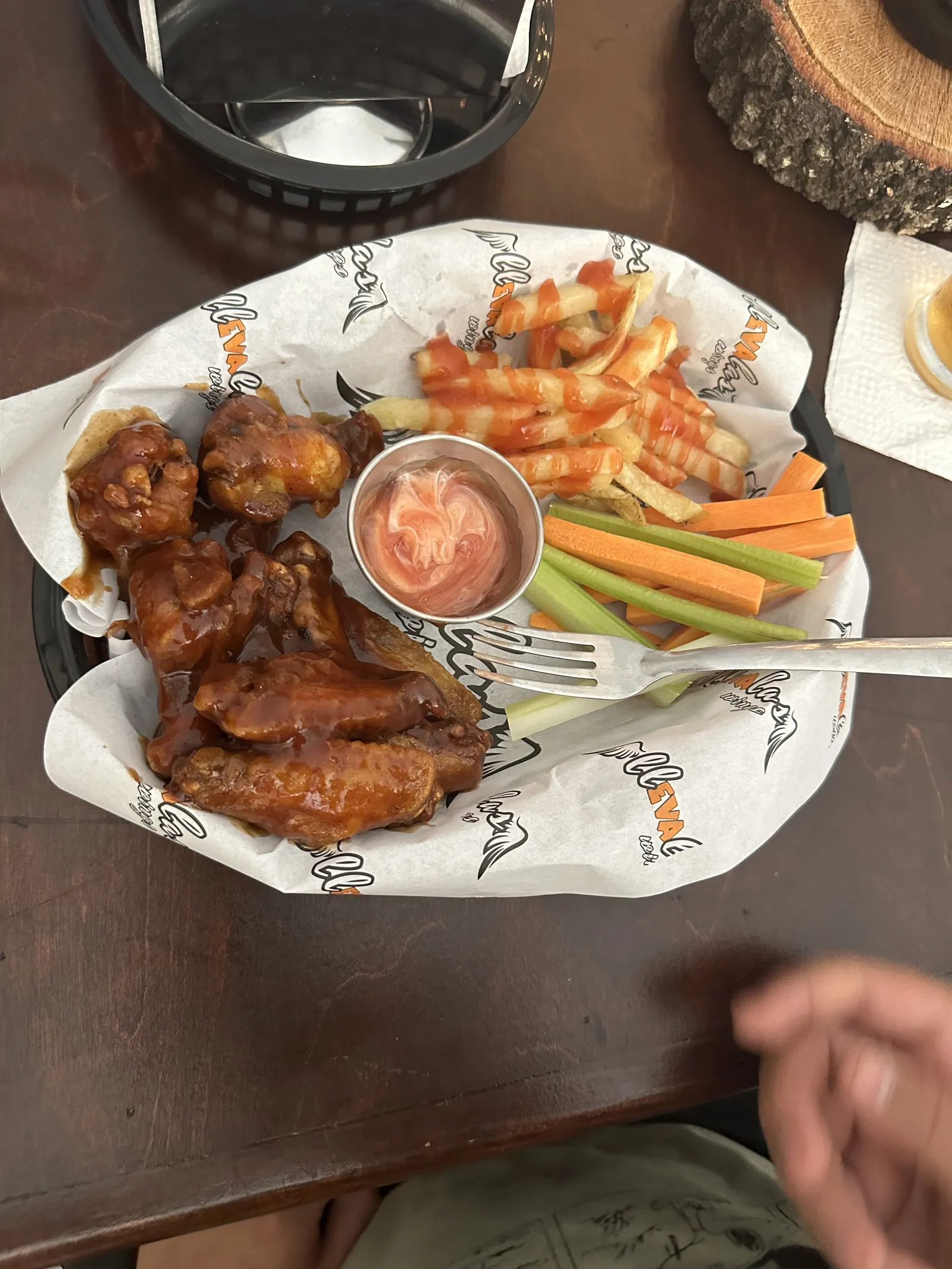 Llévalas Wings image 5