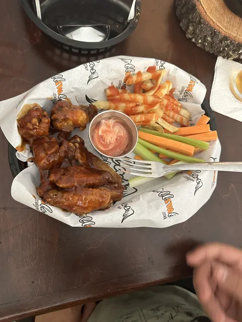 Llévalas Wings image 5