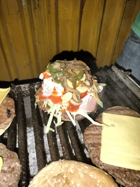 El Pasillo del Sabor "El Exquisito" Pizzas a La Leña y Hamburguesas al Carbón image 2