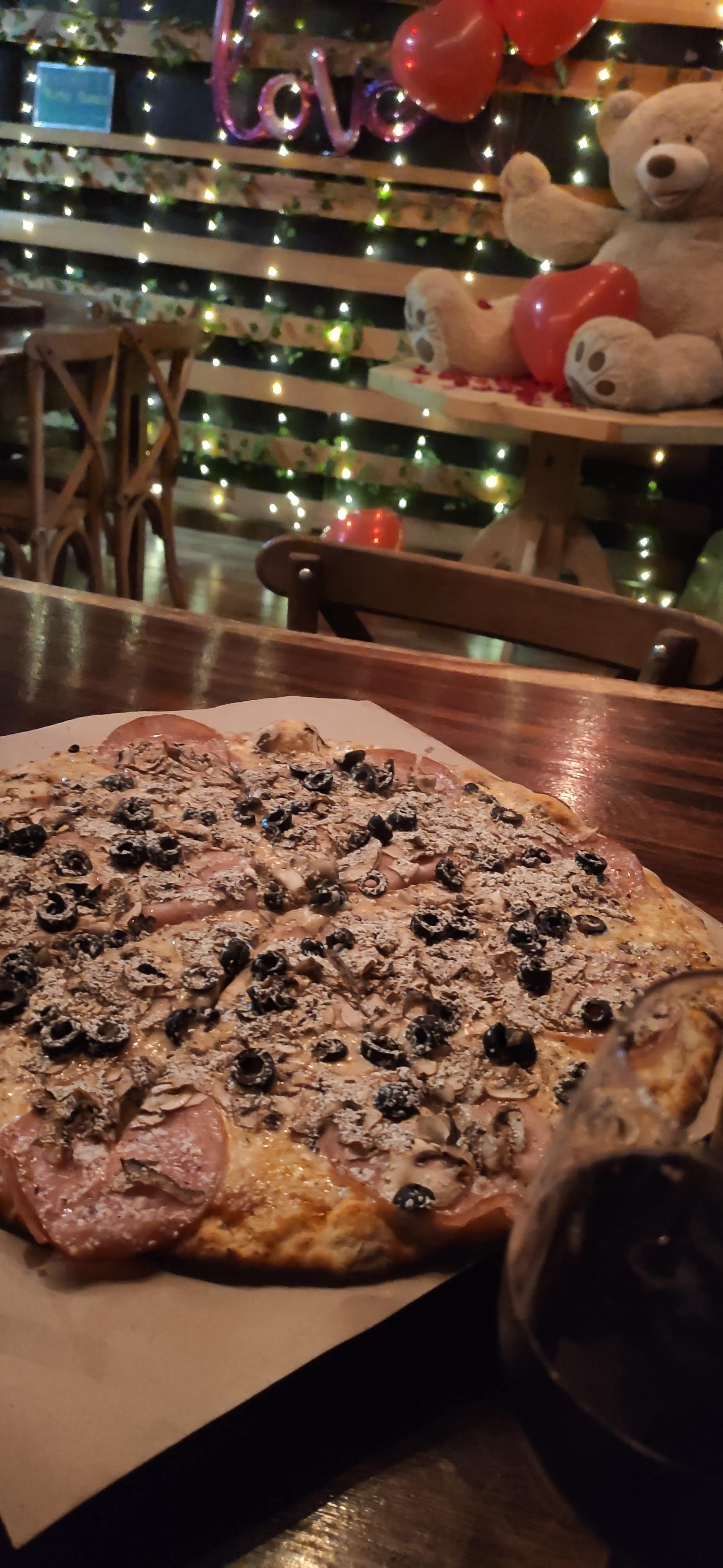 INN AMORE pizzas a la leña image 6