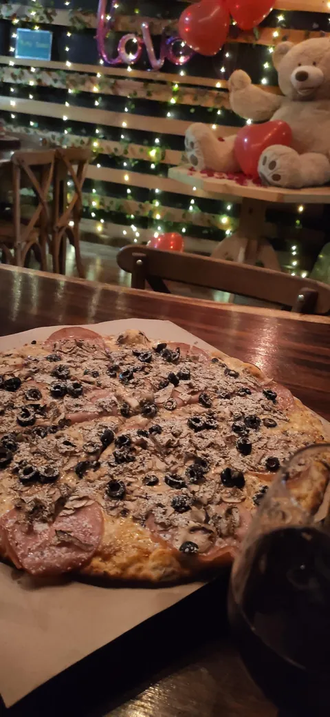 INN AMORE pizzas a la leña image 6