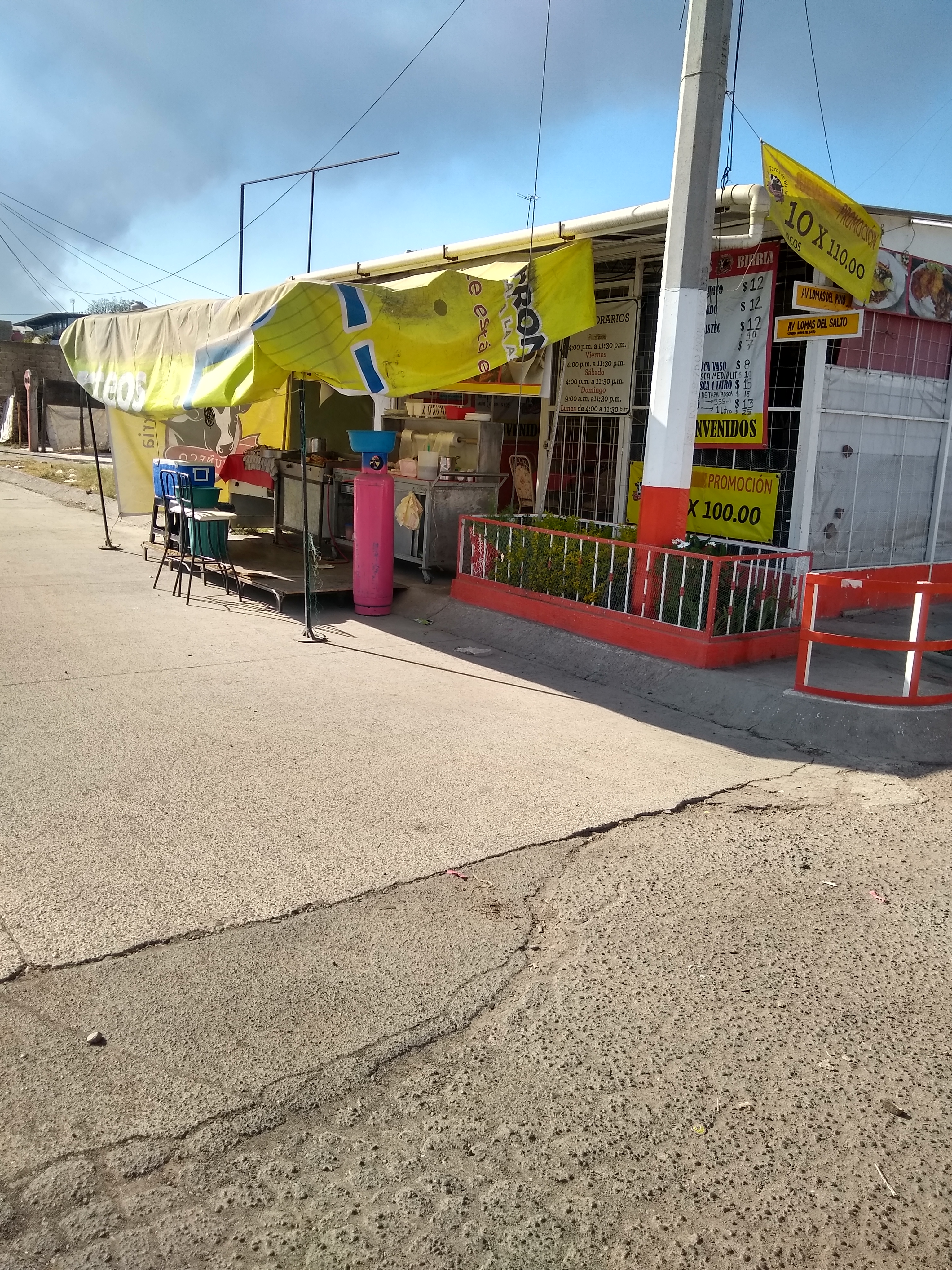 Tacos de birria El Muñeco image 1