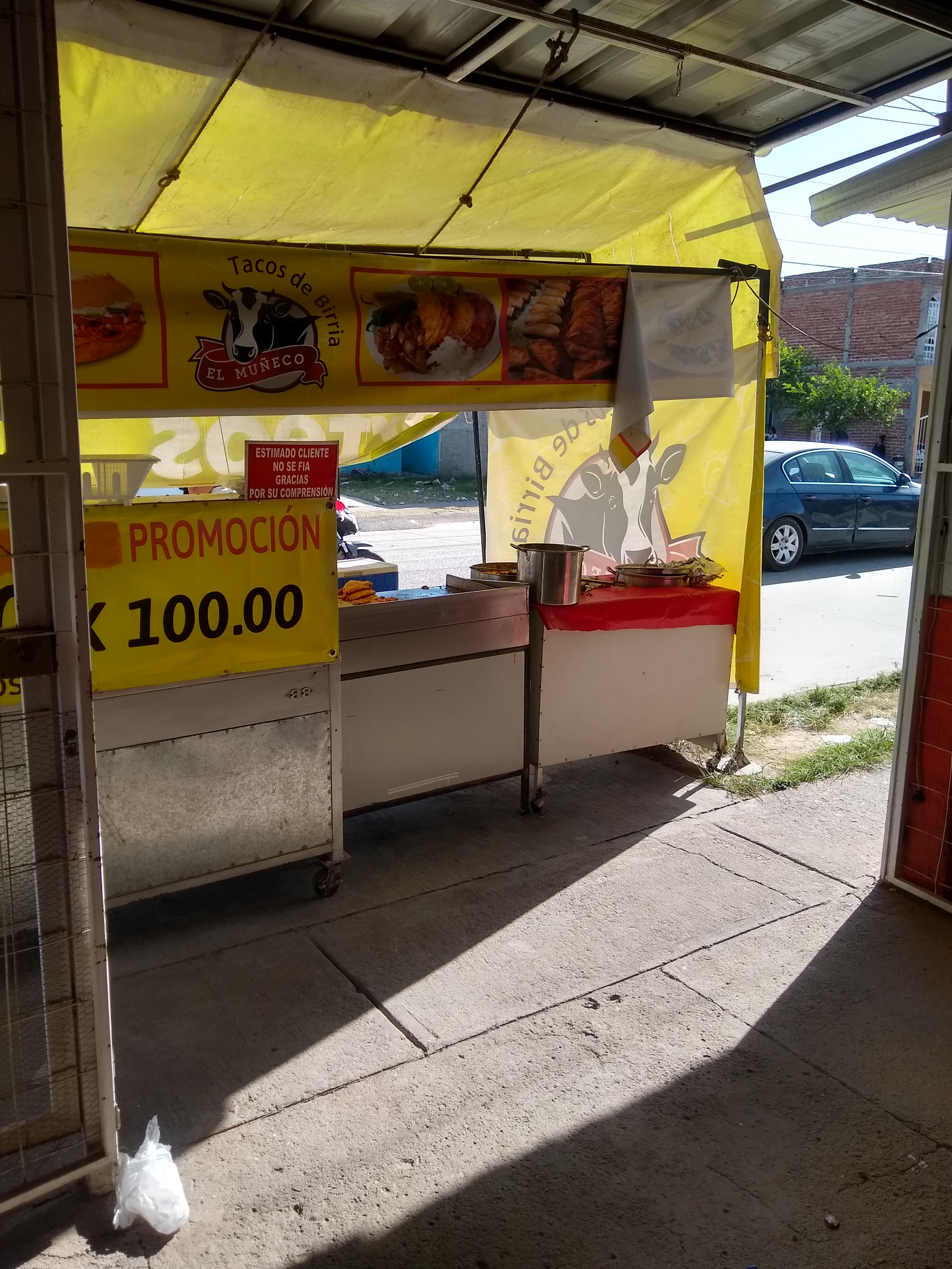 Tacos de birria El Muñeco image 2