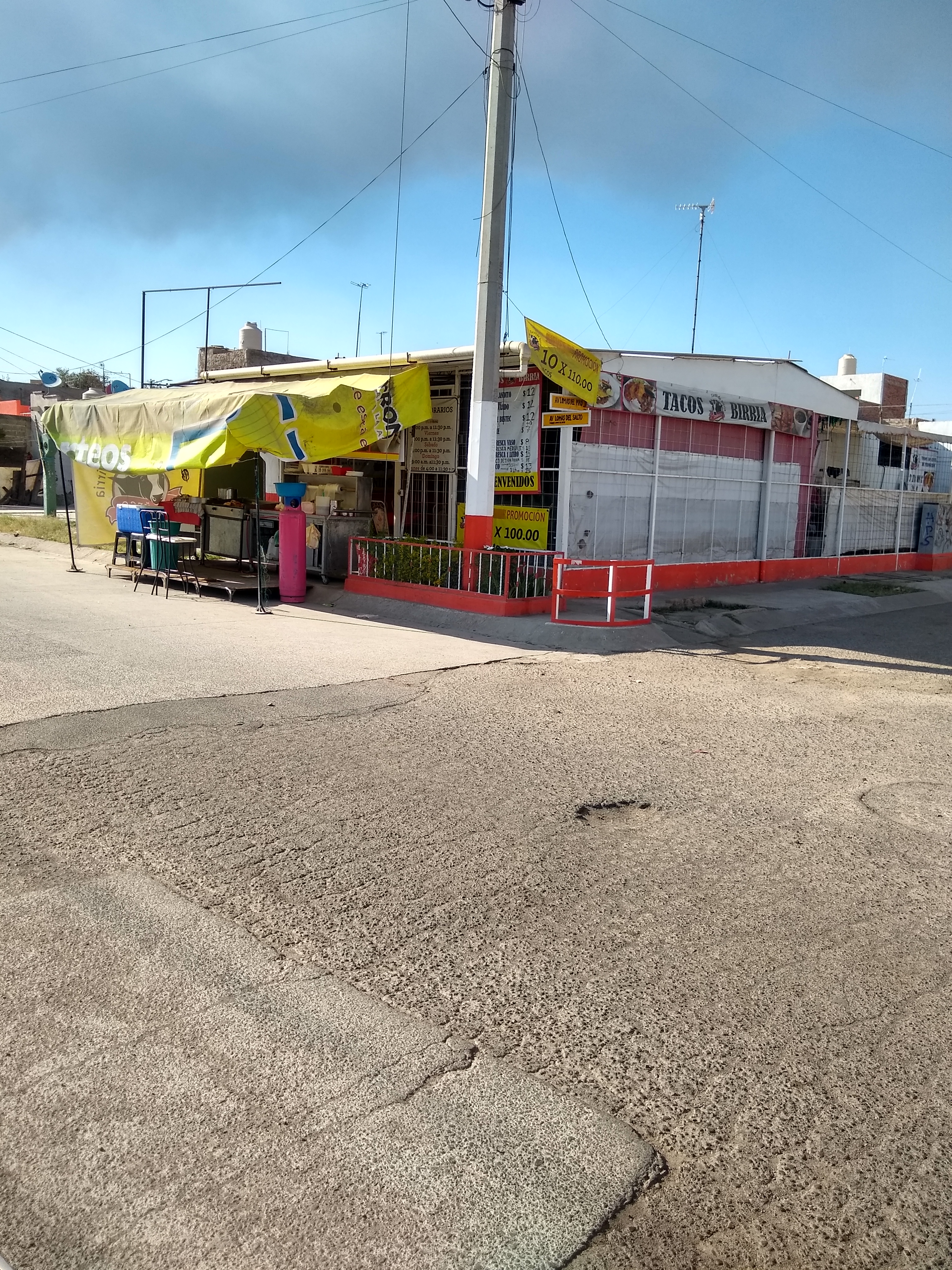 Tacos de birria El Muñeco image 5