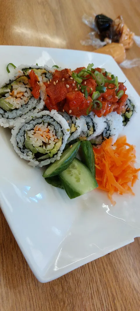 Valle Roll Sushi & Teriyaki image 2