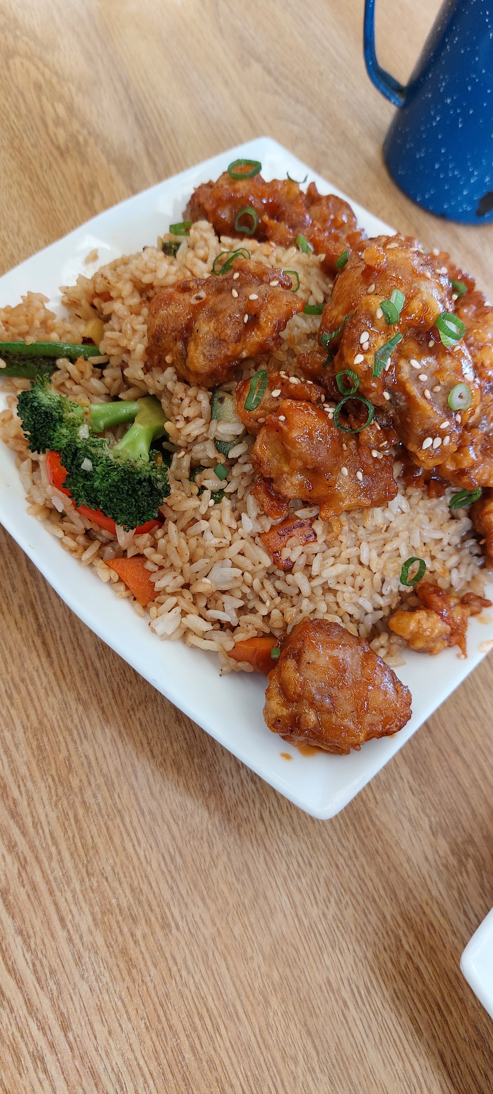 Valle Roll Sushi & Teriyaki image 6