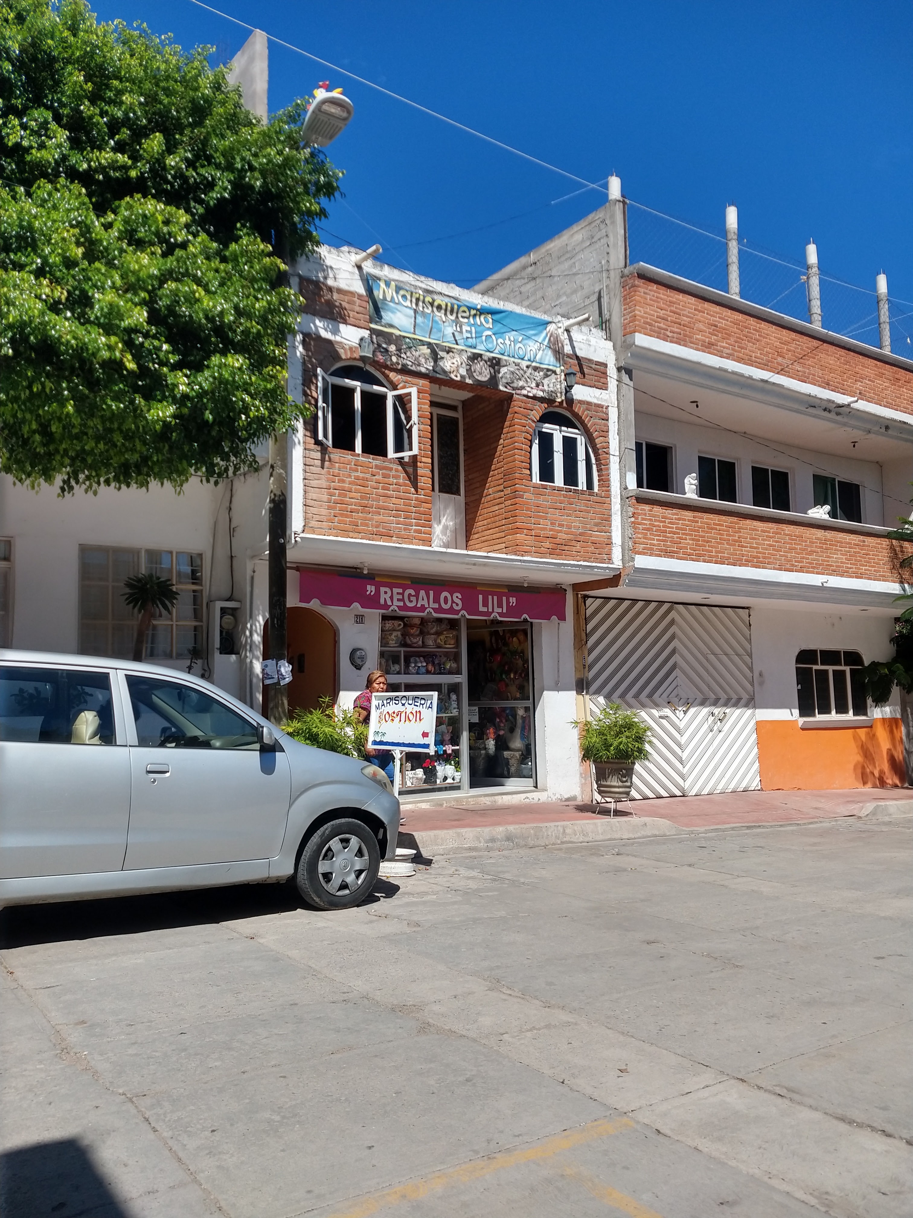 El Ostión Marisqueria image 1