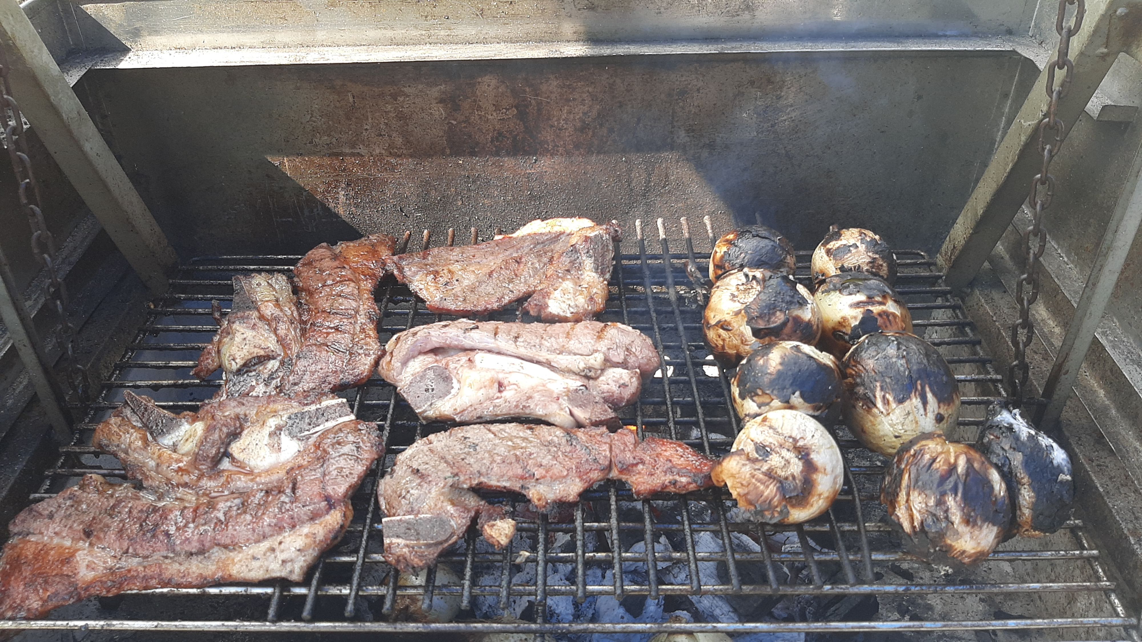 LA REYNA DE LA BARBACOA Y MENUDO image 1