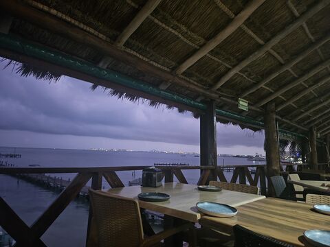Marbella Fish Market & Raw Bar Grill image 6