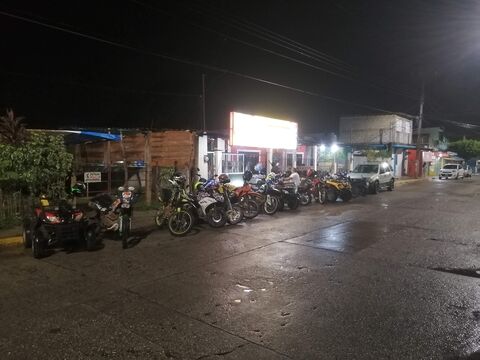 Taqueria "Los 3 Lechoncitos" image 7