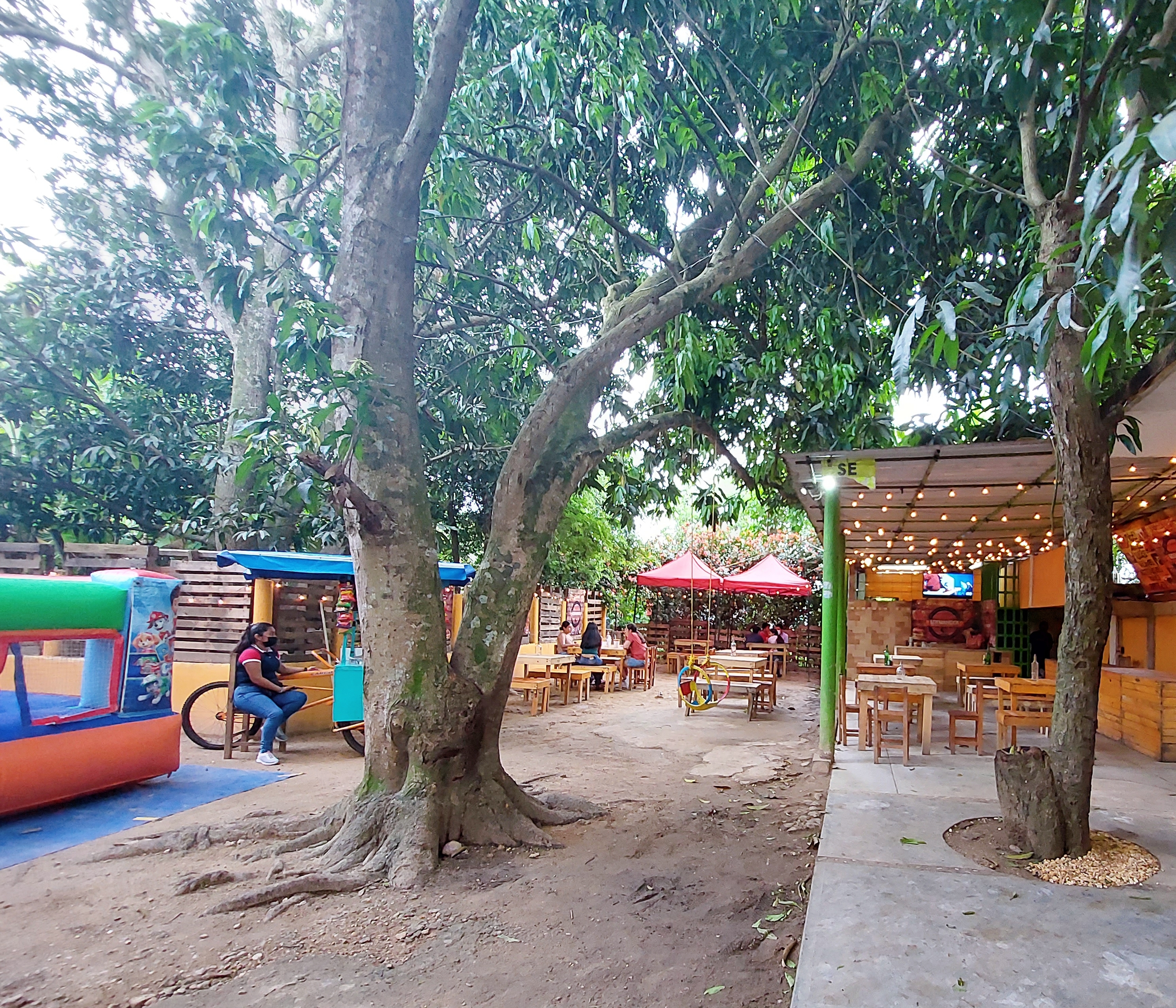 LOS MANGOS fast food image 9