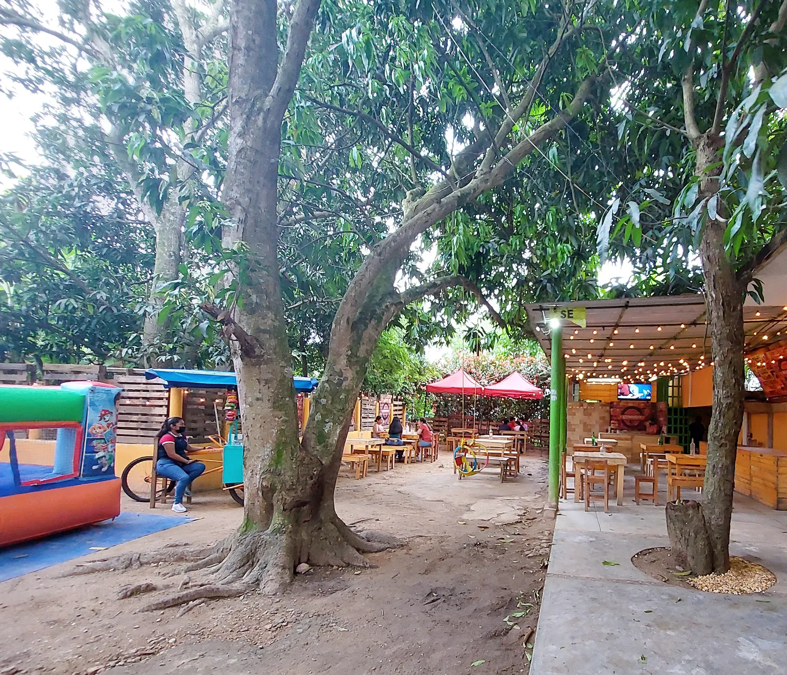 LOS MANGOS fast food image 9