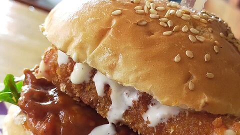 La Jaus "Alitas & Burgers" image 1