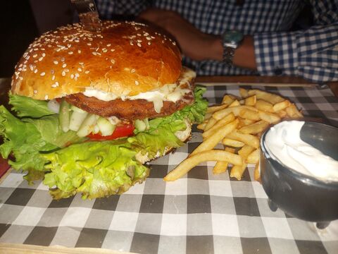 La Jaus "Alitas & Burgers" image 3