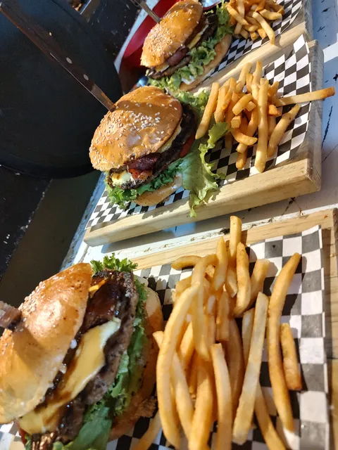 La Jaus "Alitas & Burgers" image 4