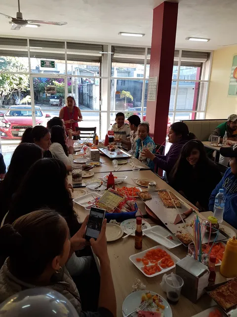Maximo's Pizza image 4